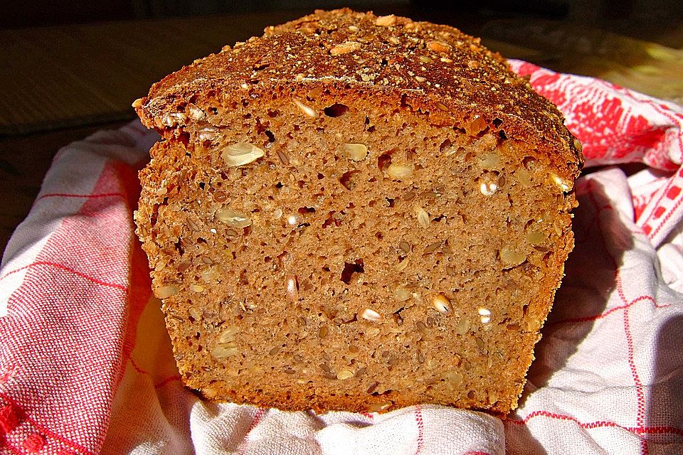 Schwarzbrot aus Sauerteig