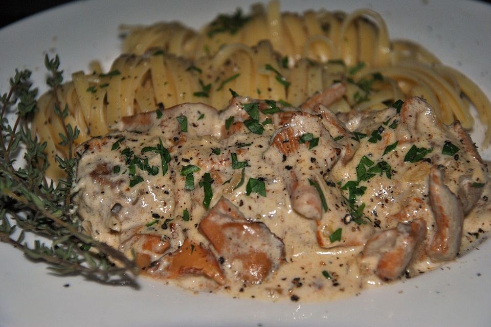 Pasta mit Pfifferlingen und Hackbällchen