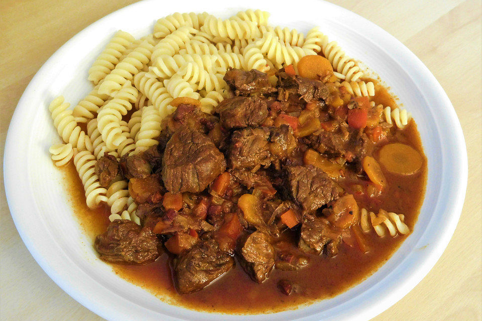 Gulasch aus dem Römertopf