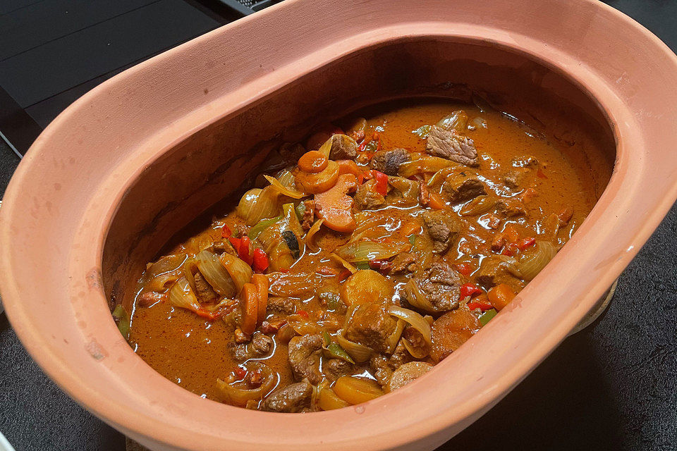 Gulasch aus dem Römertopf