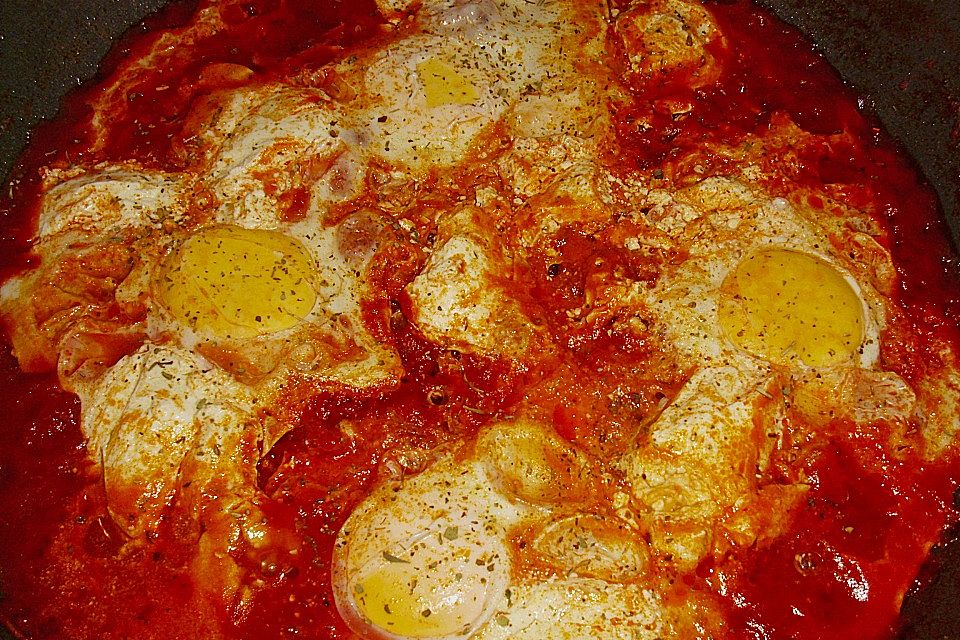 Eier in Tomatensugo