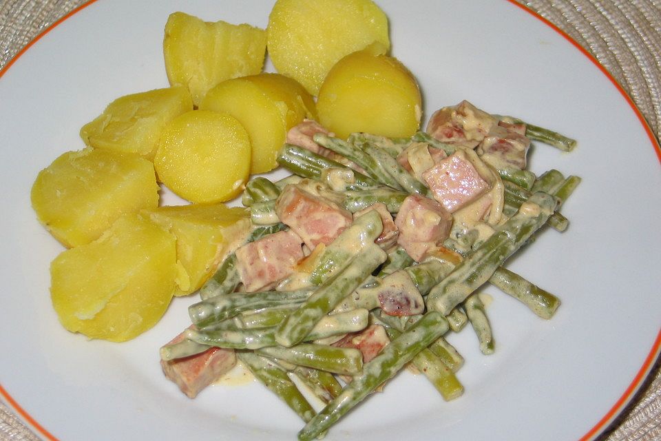 Leberkäse-Bohnenpfanne mit süßem Senf