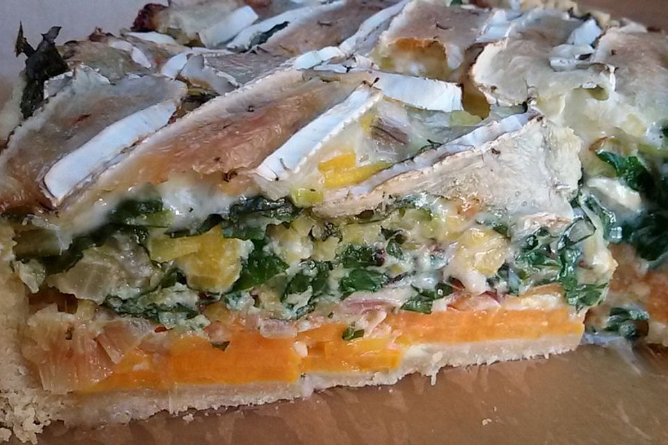 Süßkartoffel-Kürbis-Quiche mit Spinat und Ziegenkäse