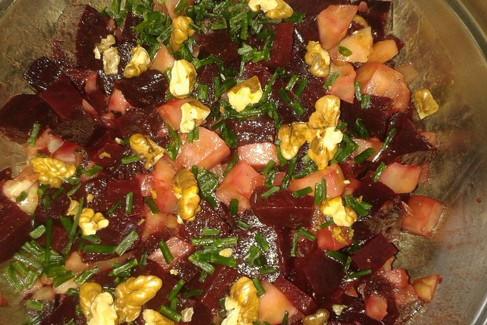 Smokeys Rote Bete-Sellerie-Salat mit Preiselbeerdressing