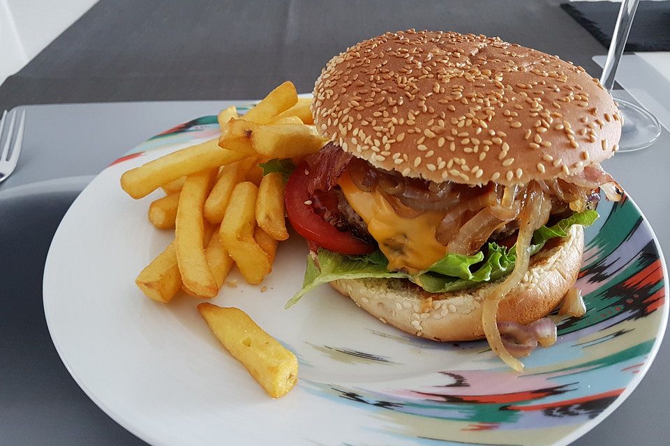 Burgerrausch mit karamellisierten Zwiebeln