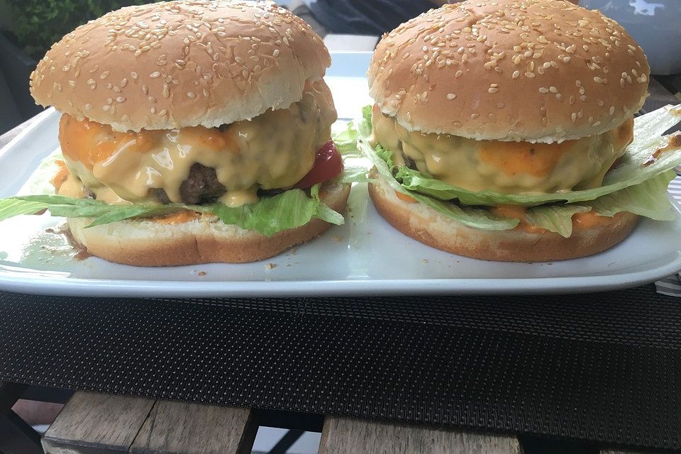 Burgerrausch mit karamellisierten Zwiebeln