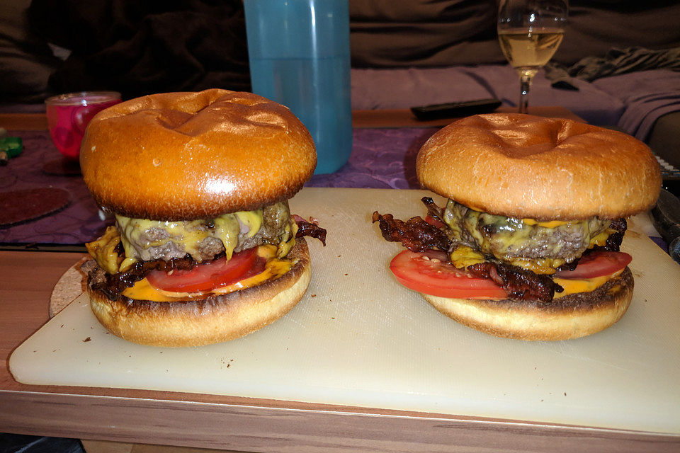 Burgerrausch mit karamellisierten Zwiebeln