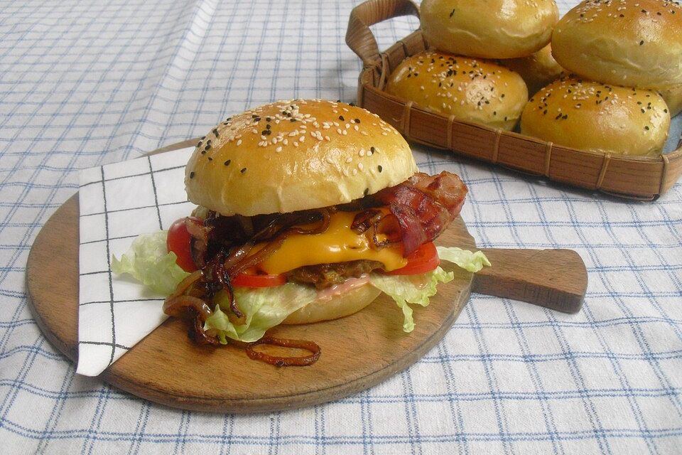 Burgerrausch mit karamellisierten Zwiebeln