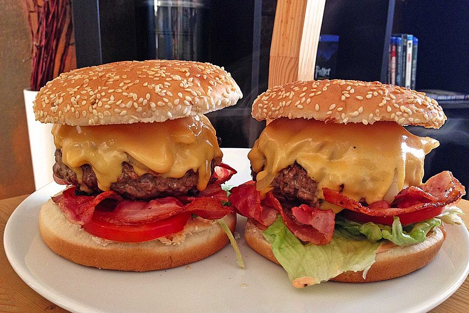 Burgerrausch mit karamellisierten Zwiebeln