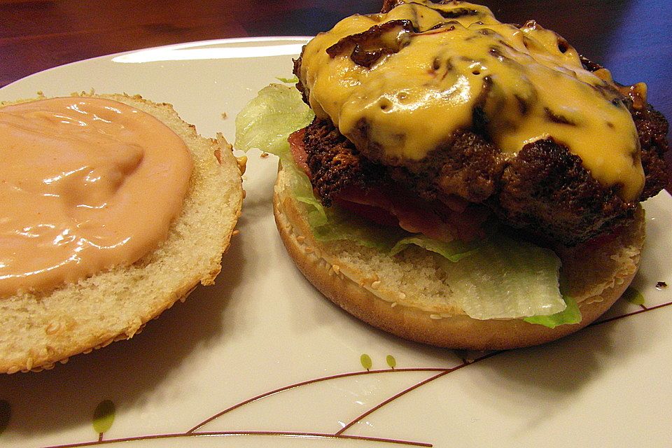 Burgerrausch mit karamellisierten Zwiebeln