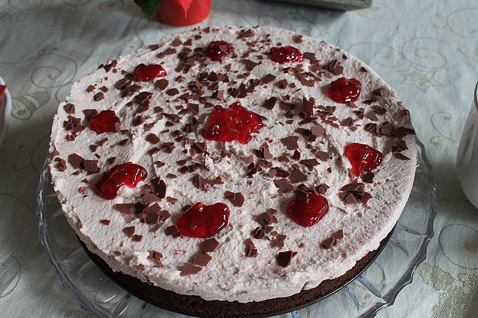 Schoko-Spekulatius-Kuchen mit Preiselbeer-Sahne