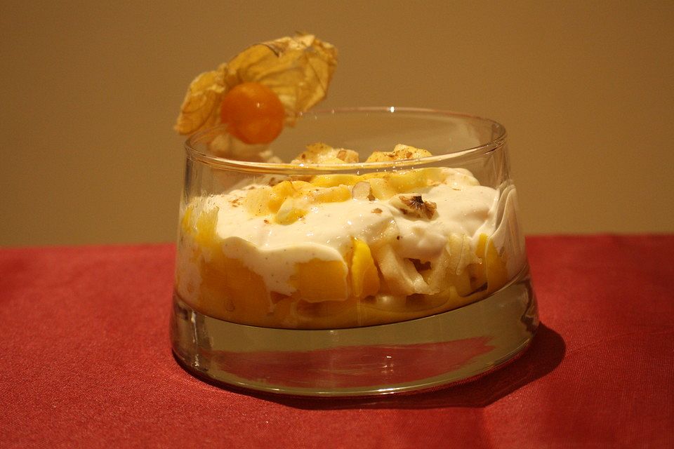 Apfel-Mango-Zimt-Joghurt mit Walnüssen