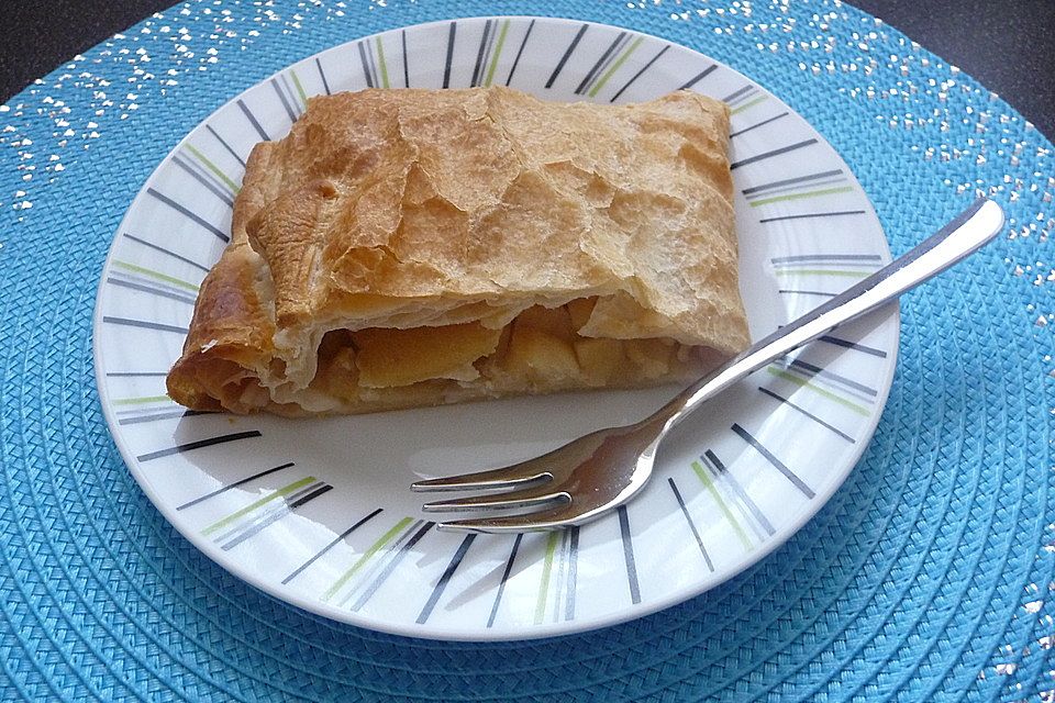 Apfel-Marzipan-Strudel