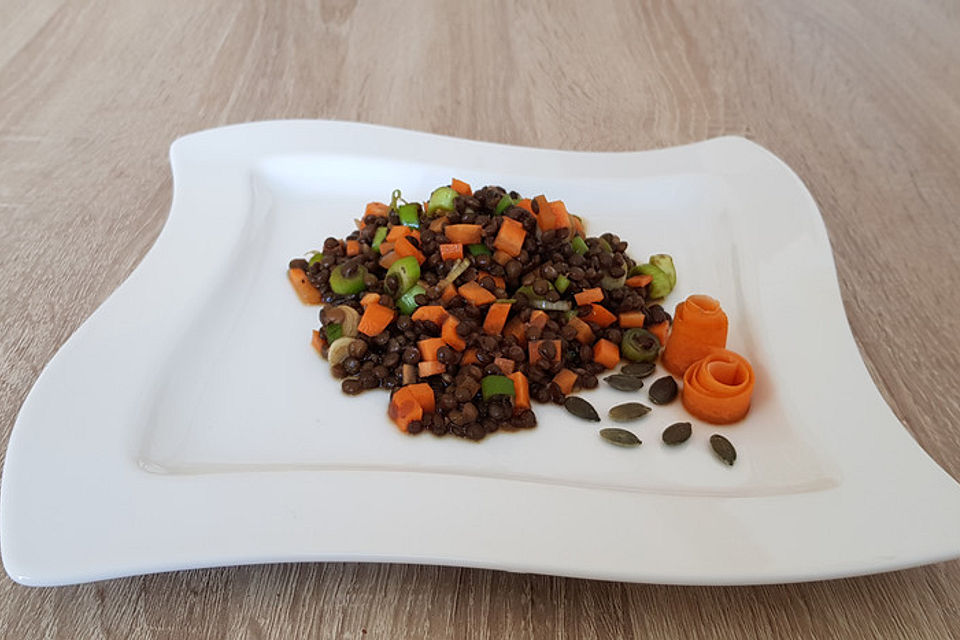 Belugalinsen-Salat mit Kürbiskernöl-Dressing