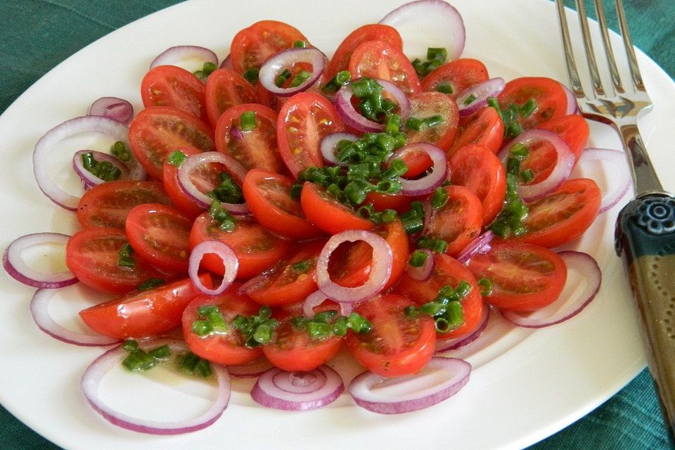 Tomatensalat mit Zitronen-Senf-Vinaigrette