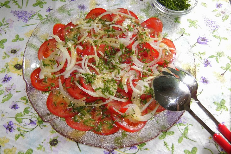 Tomatensalat mit Zitronen-Senf-Vinaigrette