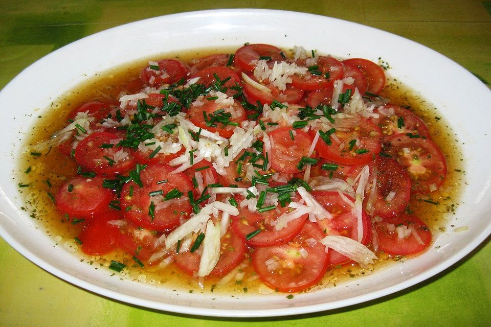 Tomatensalat mit Zitronen-Senf-Vinaigrette