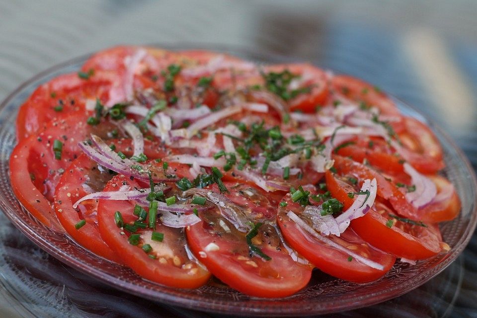 Tomatensalat mit Zitronen-Senf-Vinaigrette