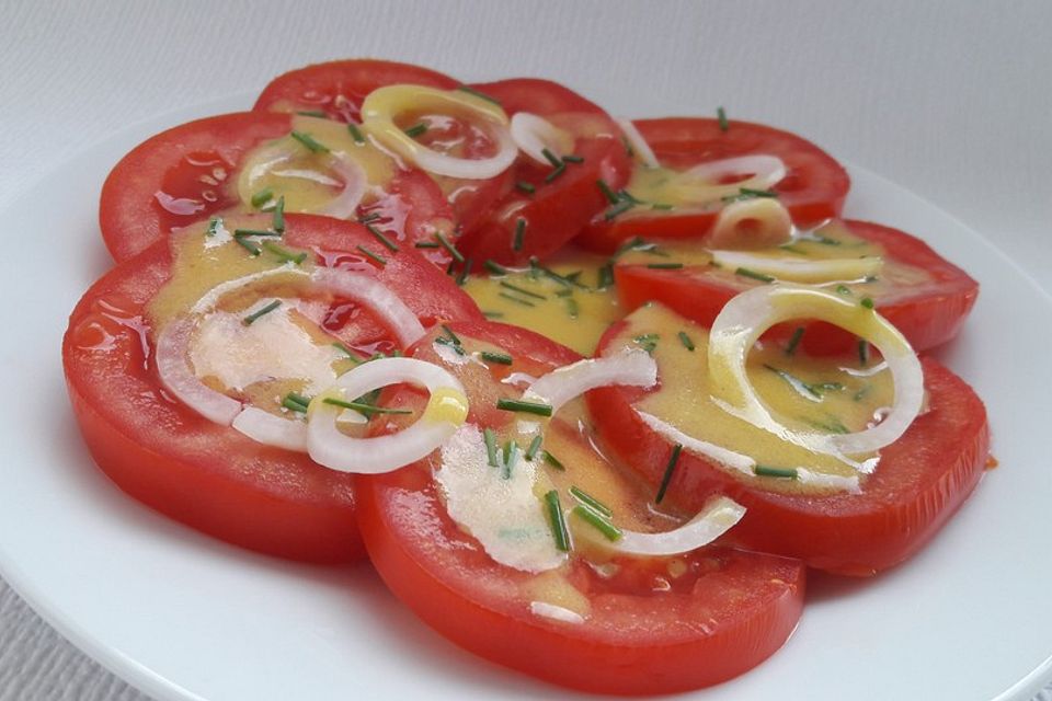 Tomatensalat mit Zitronen-Senf-Vinaigrette