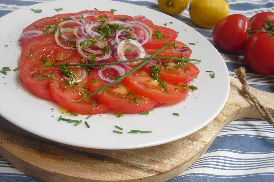 Tomatensalat mit Zitronen-Senf-Vinaigrette