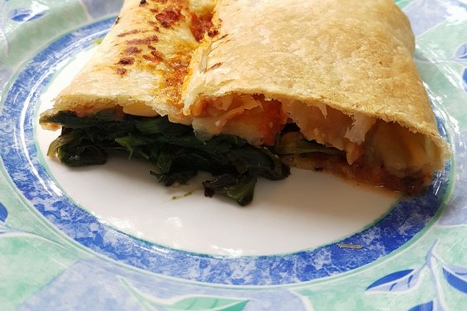 Spinatstrudel mit getrockneten Tomaten und Walnüssen