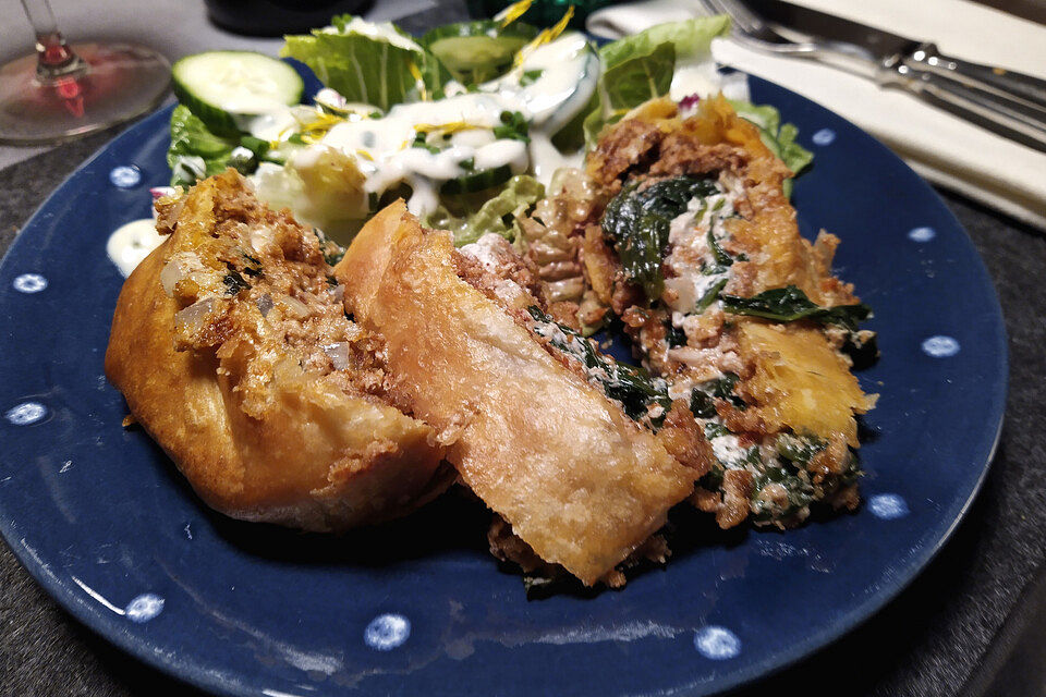 Spinatstrudel mit getrockneten Tomaten und Walnüssen