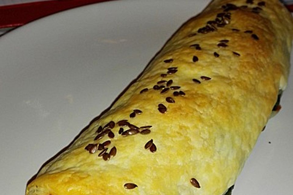 Spinatstrudel mit getrockneten Tomaten und Walnüssen