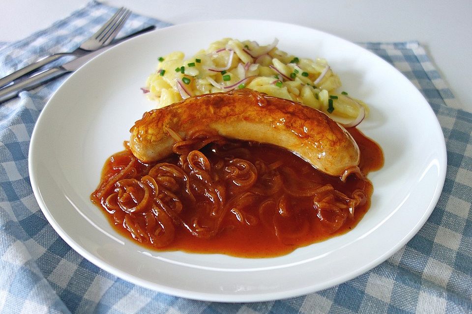 Bratwurst mit Zwiebel-Bier-Soße