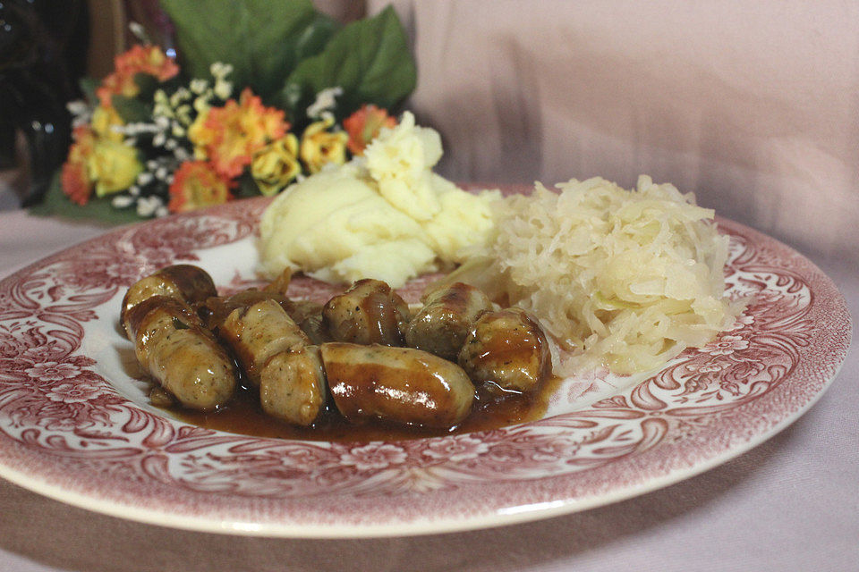 Bratwurst mit Zwiebel-Bier-Soße