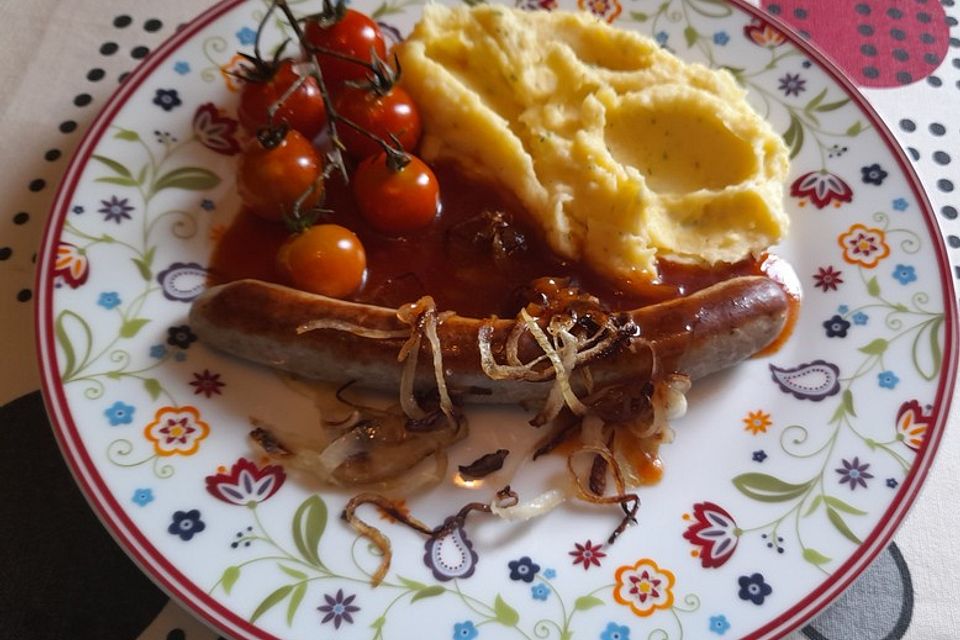 Bratwurst mit Zwiebel-Bier-Soße