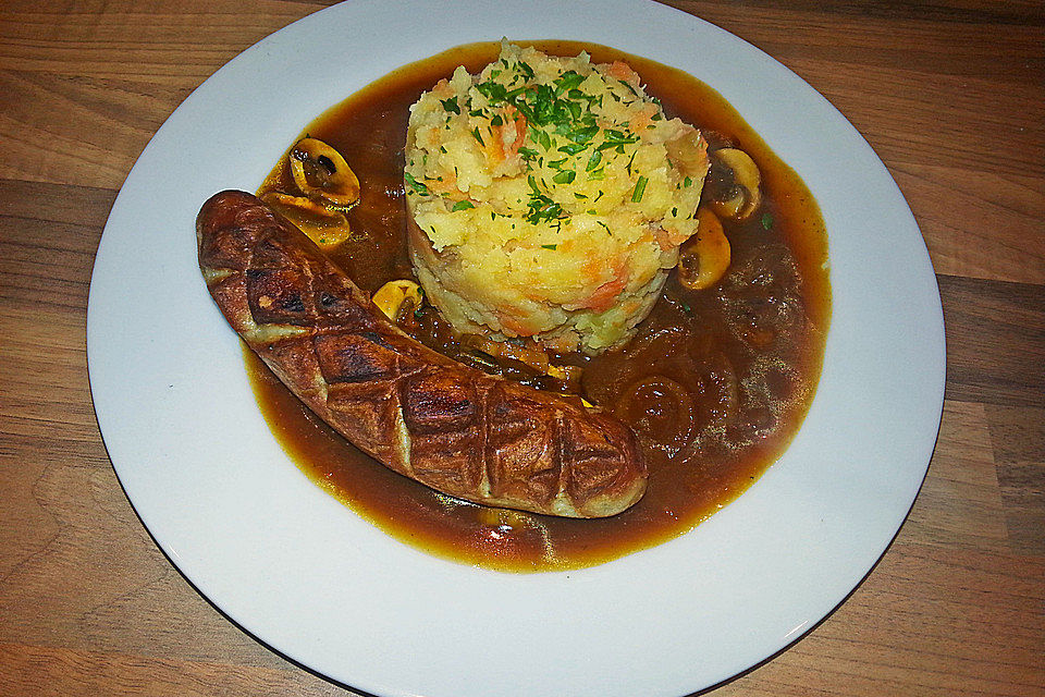 Bratwurst mit Zwiebel-Bier-Soße