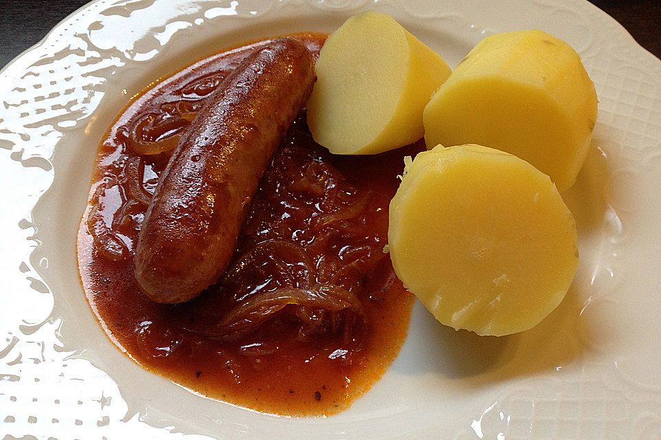 Bratwurst mit Zwiebel-Bier-Soße