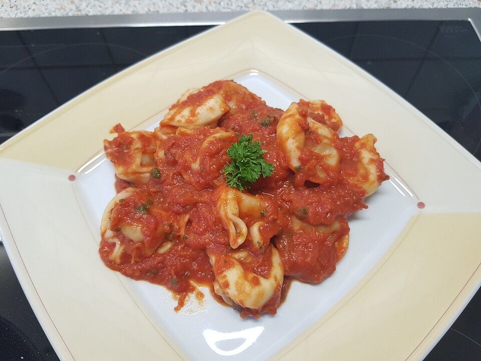 Spinat-Ricotta-Tortelloni mit frischer Tomatensauce von Madididi| Chefkoch