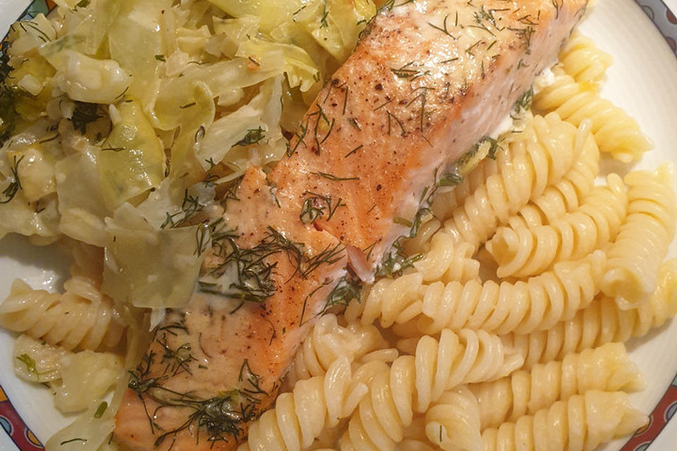 Spitzkohl-Lachs-Pfanne