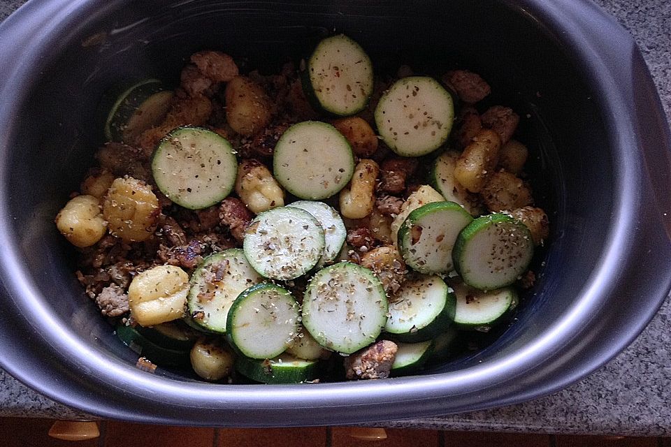 Hack-Rosenkohl-Auflauf mit Gnocchi