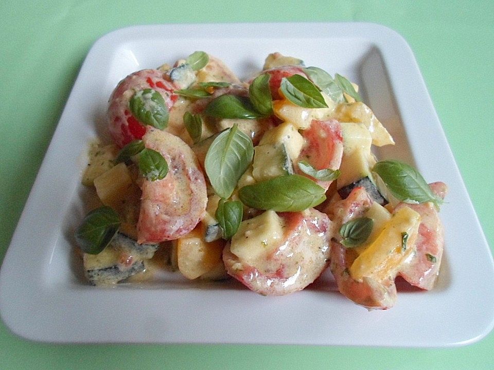 Smokeys Tomaten-Paprika-Salat mit Pesto-Dressing von smokey1| Chefkoch