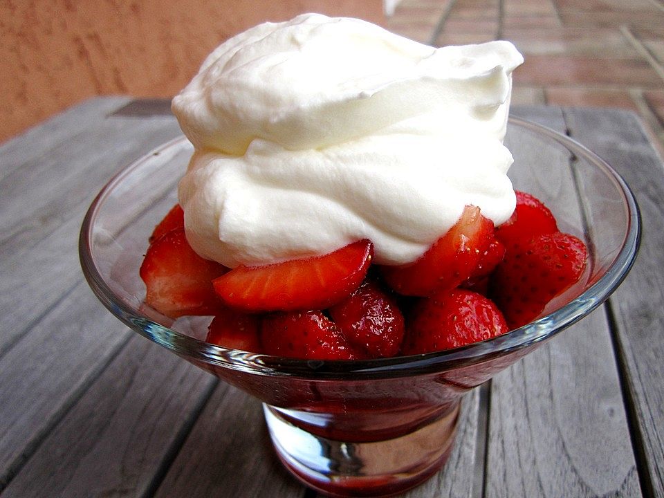 Süße Erdbeeren mit Schlagobers von Red_Riding_Hood| Chefkoch