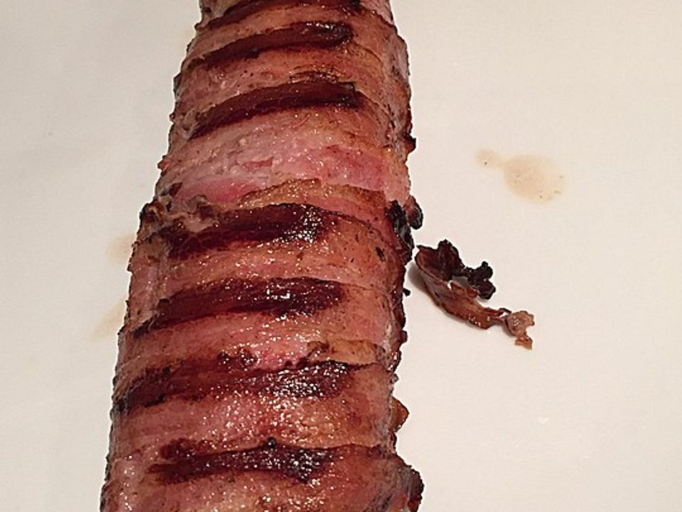 Iberico Schweinefilet im Speckmantel auf Suppengemüse für Grill und ...
