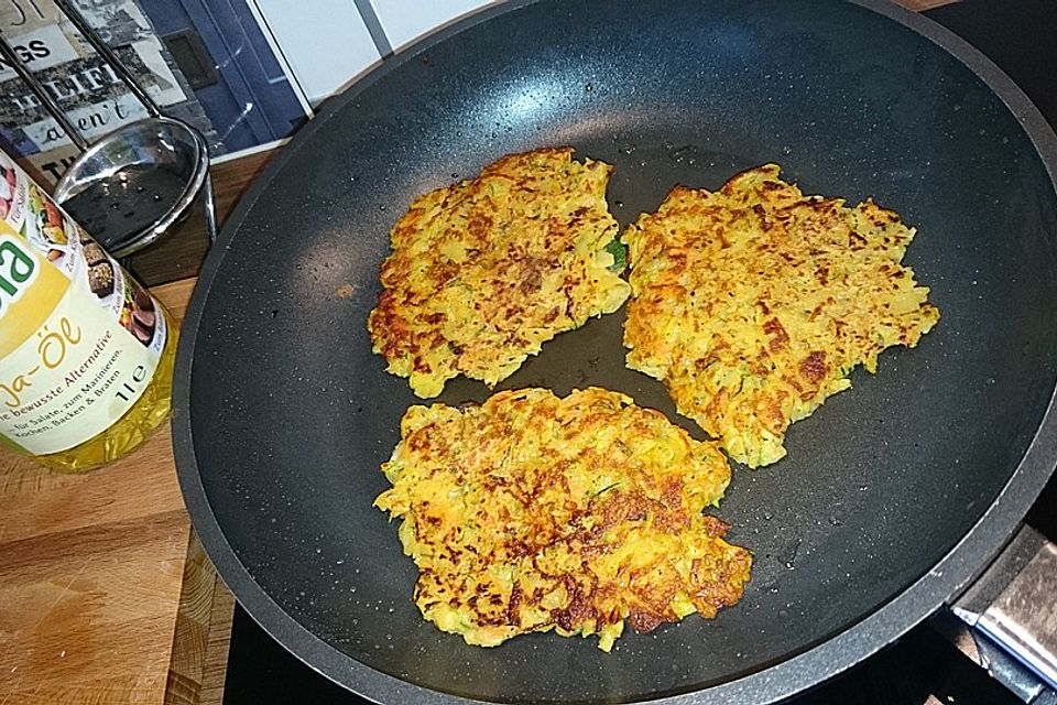 Zucchini-Möhren-Kartoffelpuffer