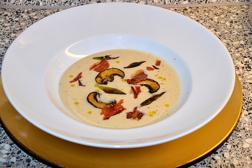 Bohnencremesuppe mit Trüffelöl Bohnencremesuppe mit Trüffelöl