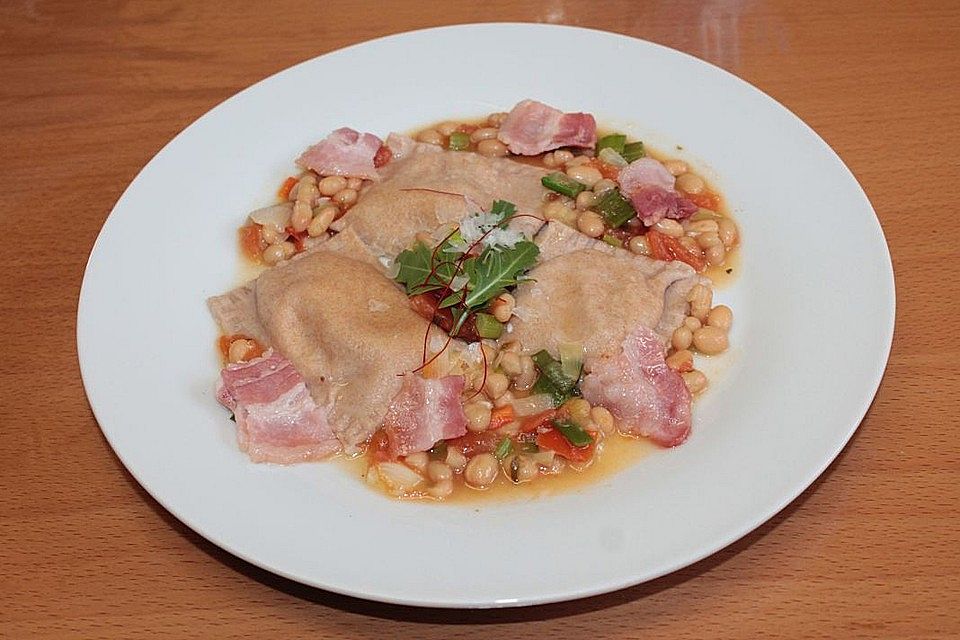 Nudeltaschen mit Ricotta-Tomaten-Füllung und Weiße Bohnen Ragout