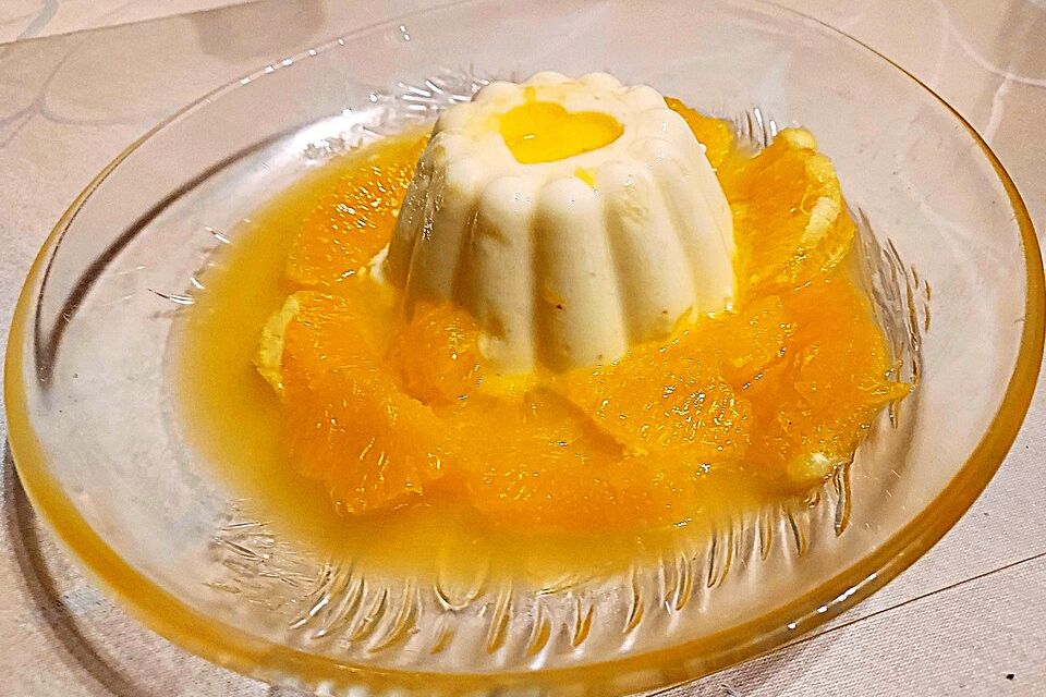 Sauerrahm-Panna Cotta mit Orangen