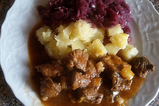 Gemischtes Gulasch mit Paprikaschoten von küechenkai| Chefkoch