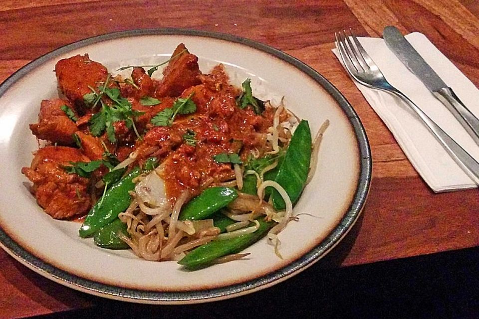 Thai-Kokos-Curryhähnchen mit Gemüse