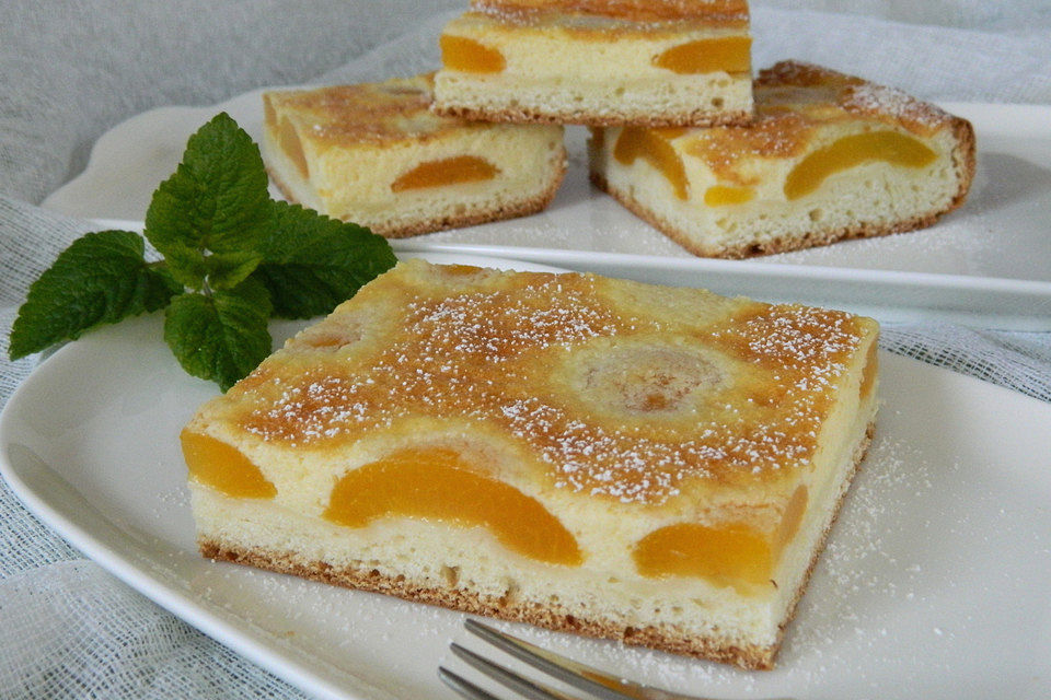 Aprikosenkuchen mit Grießguss