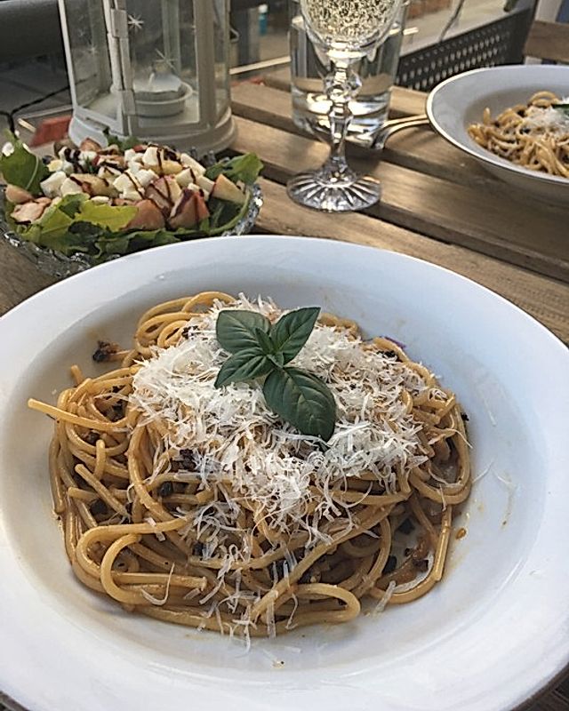 Vegetarische Spaghetti Carbonara mit getrockneten Tomaten und ohne Sahne
