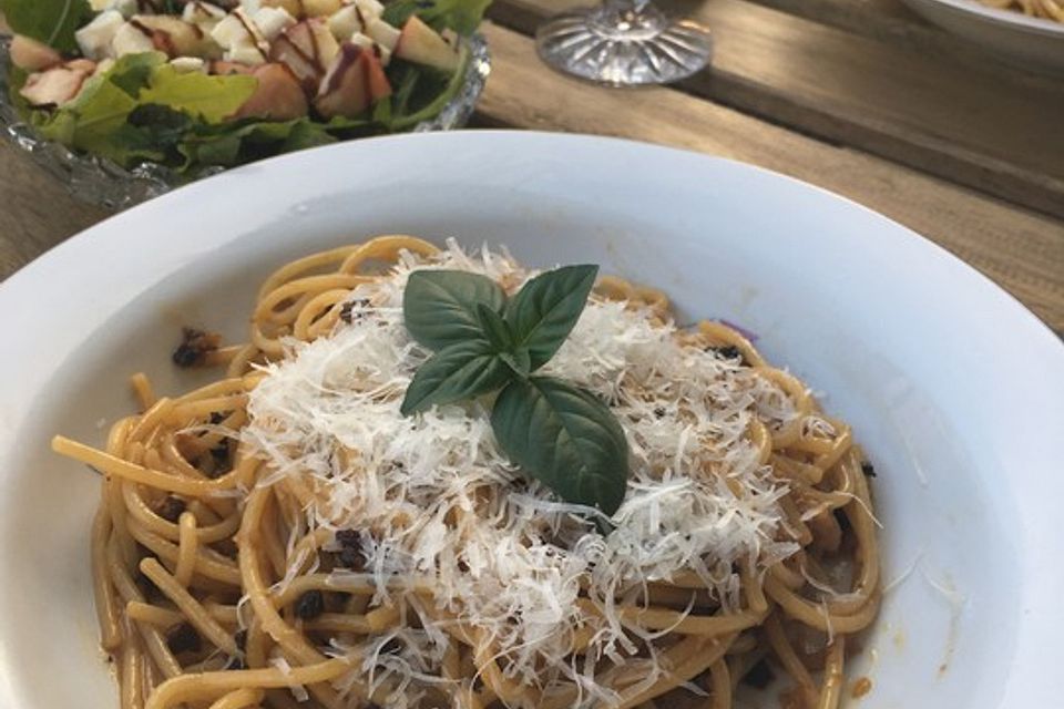 Vegetarische Spaghetti Carbonara mit getrockneten Tomaten und ohne Sahne