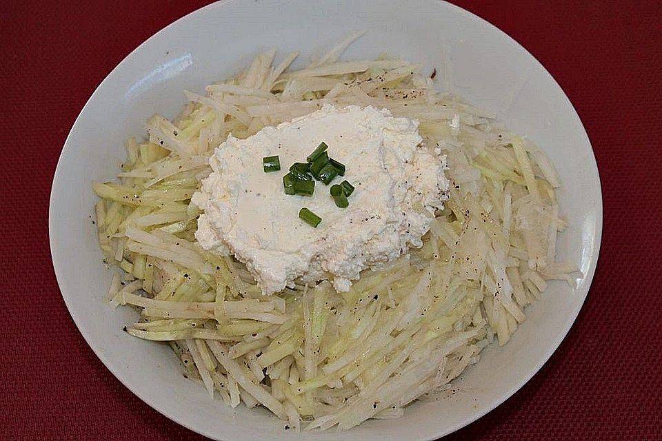 Gurken-Kohlrabi Salat