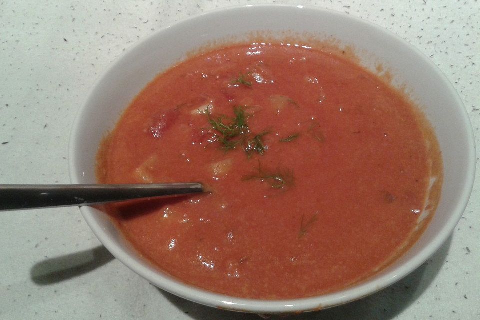 Tomaten-Erdnuss-Suppe mit Fenchel