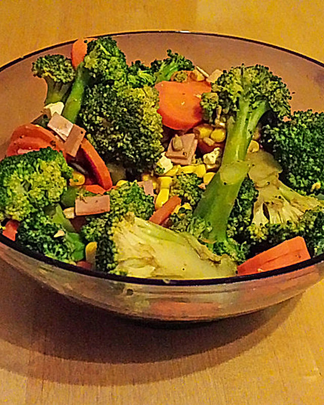 Brokkoli-Salat mit Feta